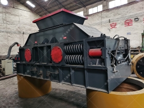 2PG1200x800型對輥草莓网站在线看發往湖北武漢