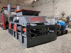 2PGC800X900大型雙齒輥草莓网站在线看發往山東濟寧破碎石頭