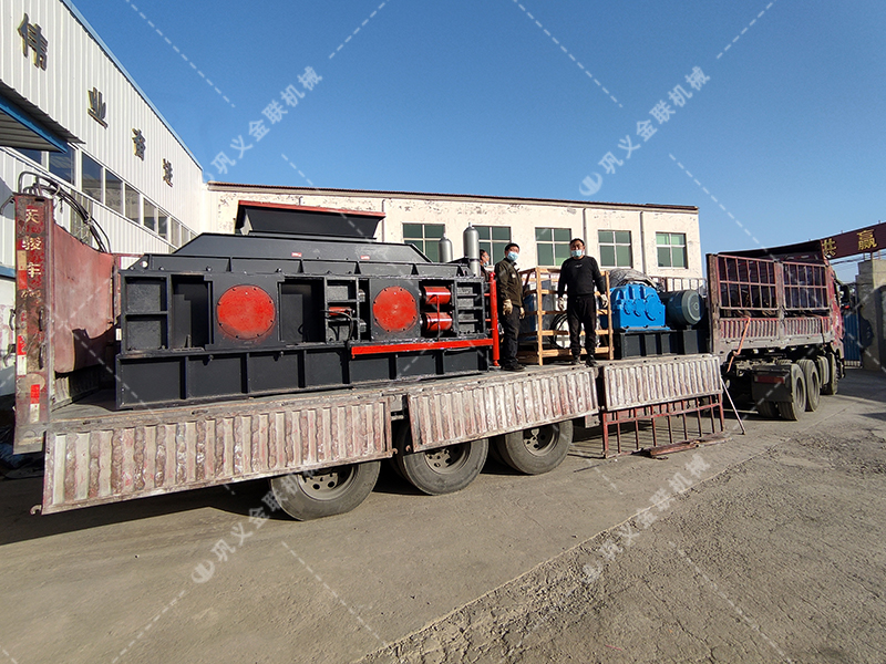 2PGY1500x1000型液壓對輥草莓网站在线看發往雲南昆明